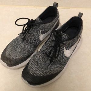 Nike Running Shoes. Fly Knit